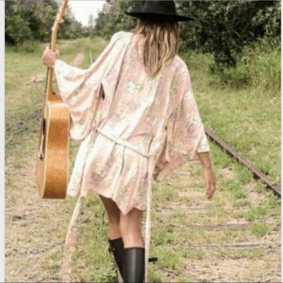 SOLD.  Spell & The Gypsy Peach Sundancer Short Kimono OS - Picture 3 of 11